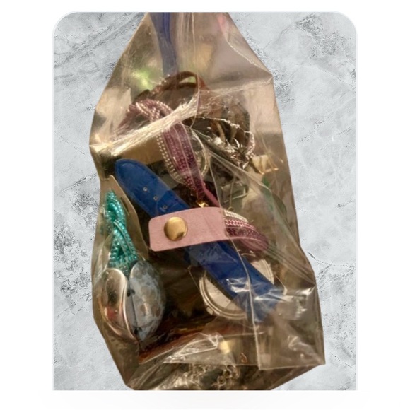 Budget Friendly Jewelry Lot to Wear, Arts, & Craft Uses. Multiple types & brands - Picture 4 of 4